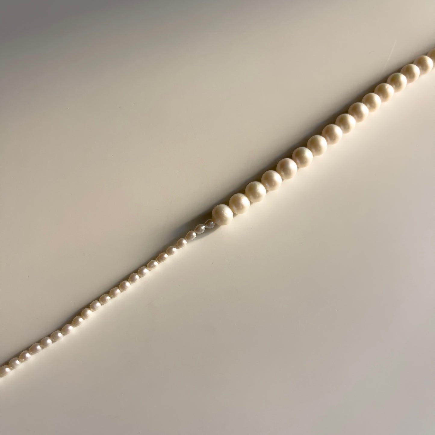 SNOWY CHOKER