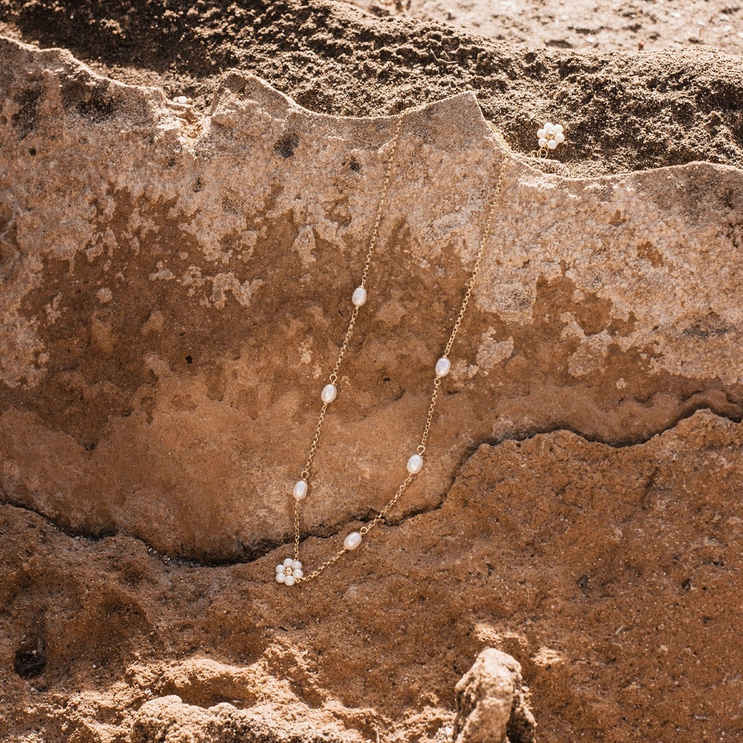 Daisy Choker